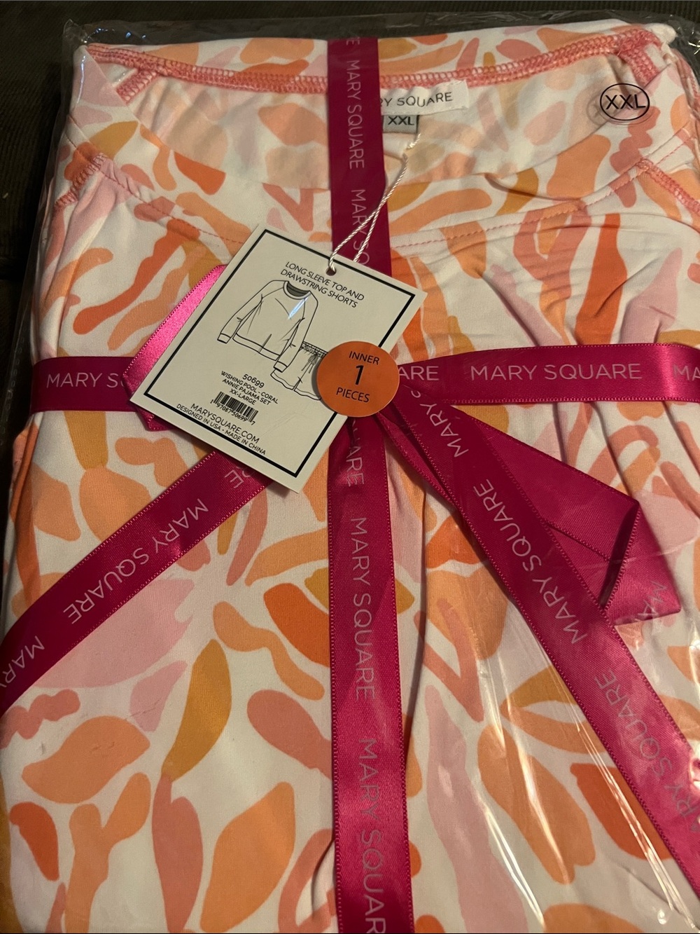 Mary Square Luxury Boutique Pajama Set, Size XXL, New with Tags - Picture 3 of 4